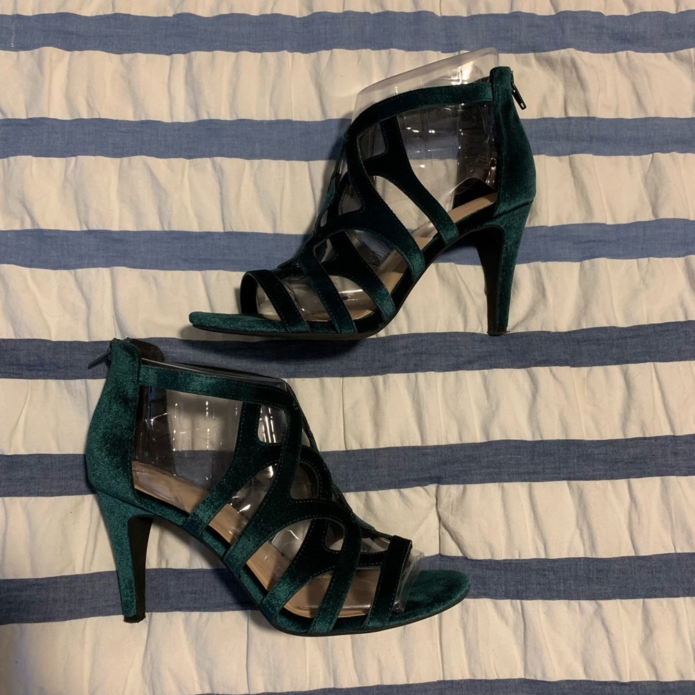 Kelly & Katie Dark Green Velvet Heels